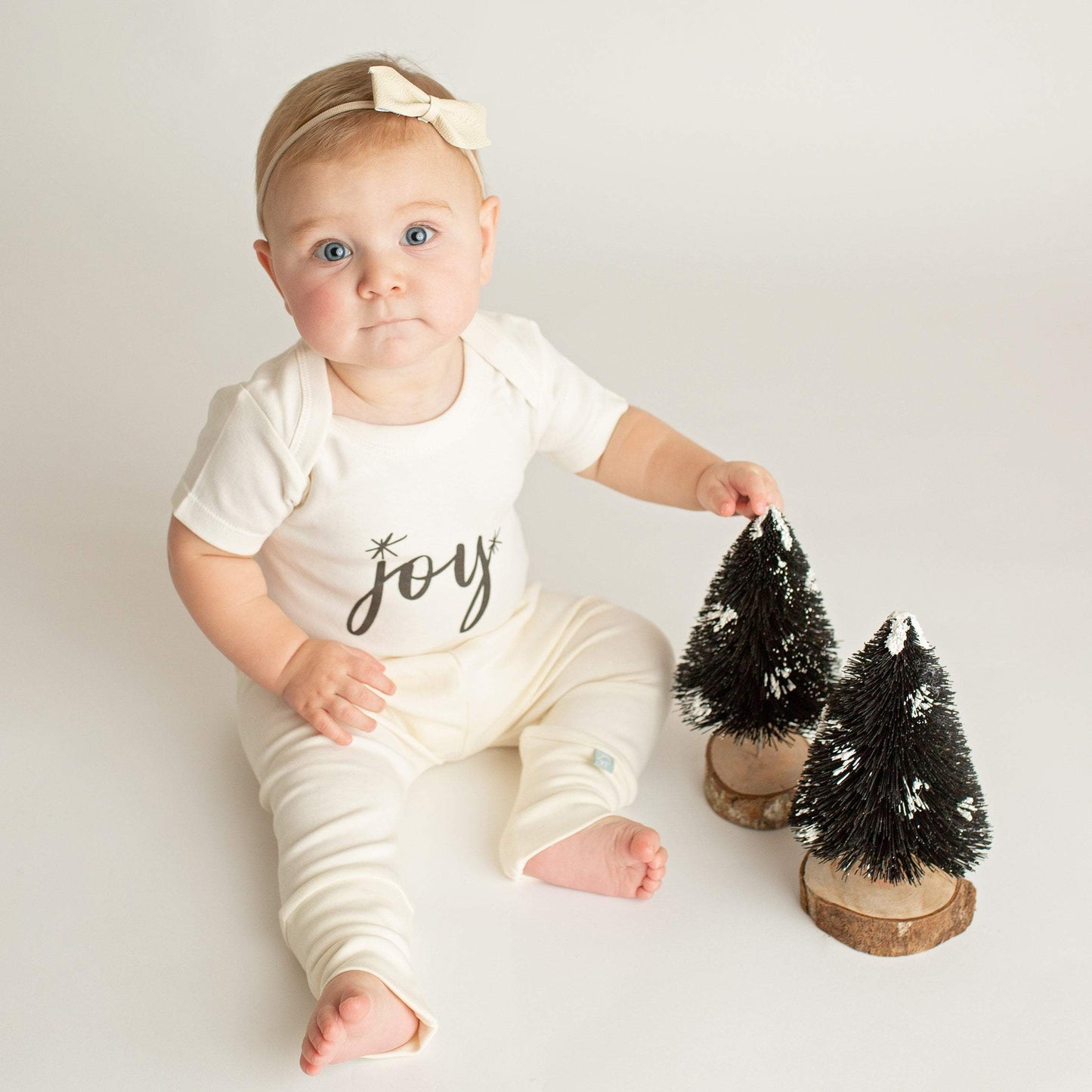 Baby graphic bodysuit set | holiday 4 pack + 1 free finn + emma