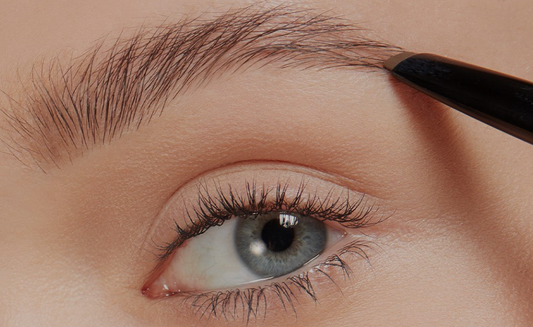Chic Beauty Tips for Moms: Perfecting Your Eyebrow and Eyelash Game