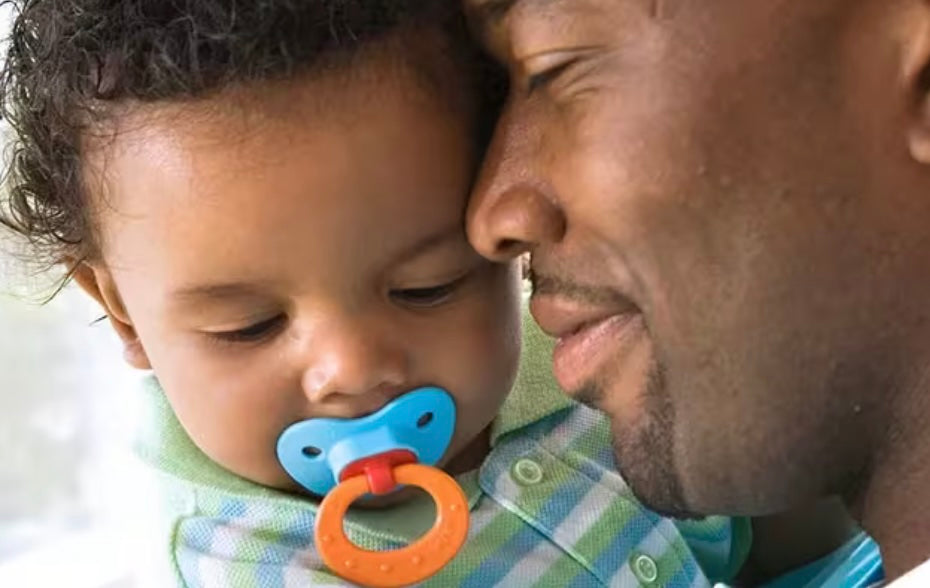 Pacifier or Not ? Benefits and Precautions for Babies 0–6 Months