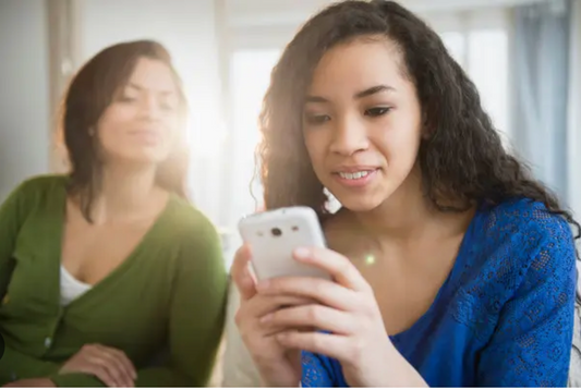 How to See Someone's Text Messages Secretly (Guide)