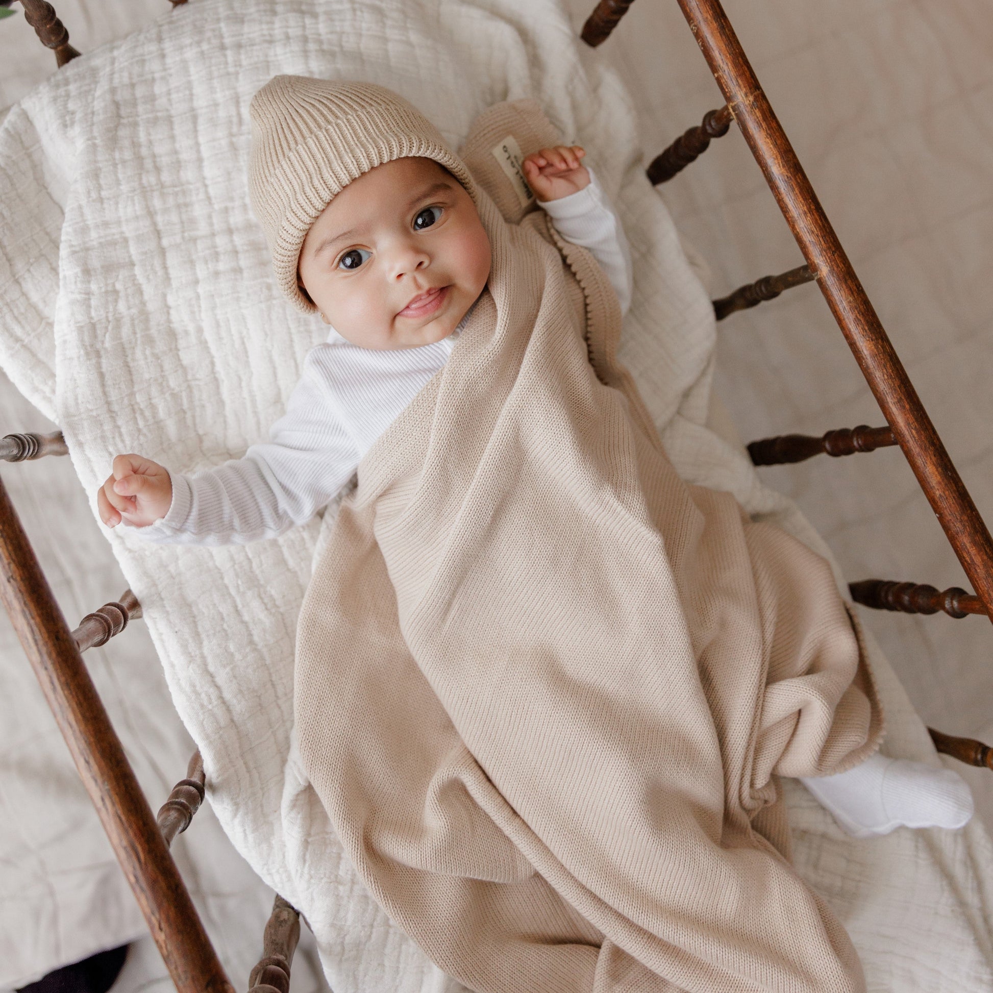 Baby Luxe Collection 100% Organic Cotton Luxury Knit Baby Blanket + Hat Set with Gift Box Bleu La La