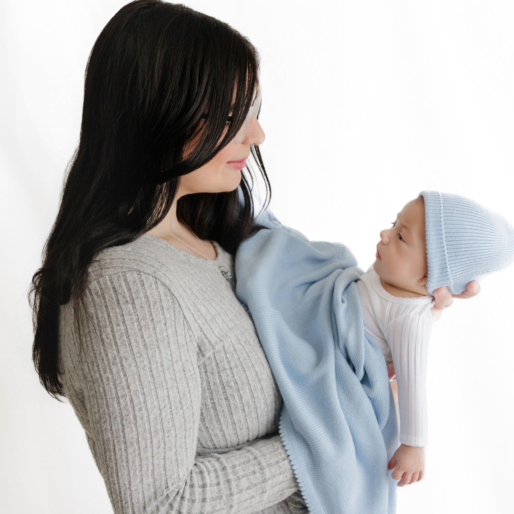 Baby Luxe Collection 100% Organic Cotton Luxury Knit Baby Blanket + Hat Set with Gift Box Bleu La La